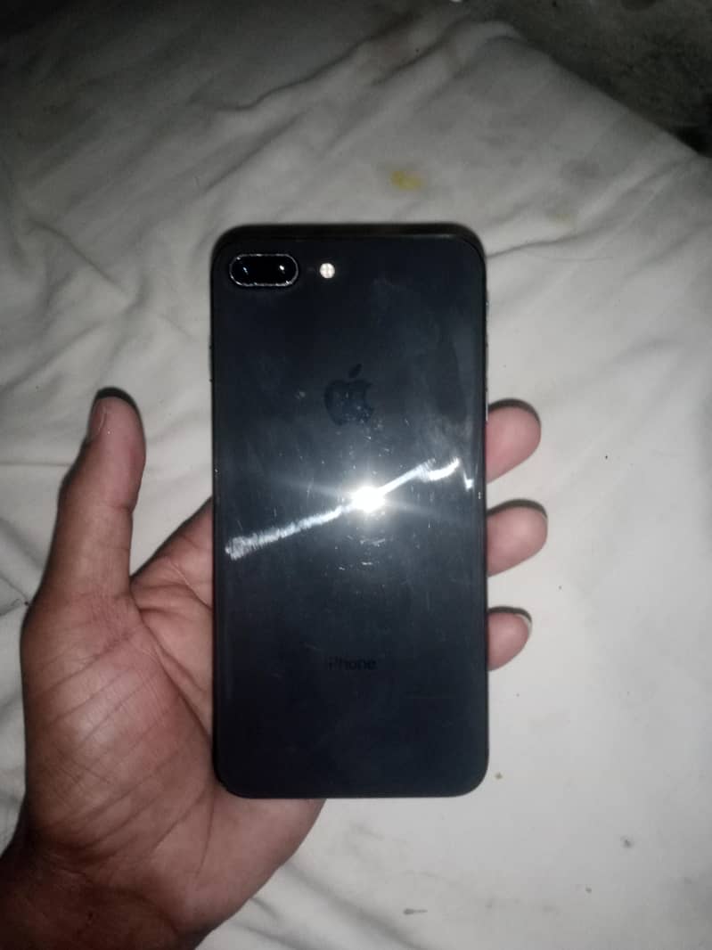 Apple iPhone 8 Plus 4