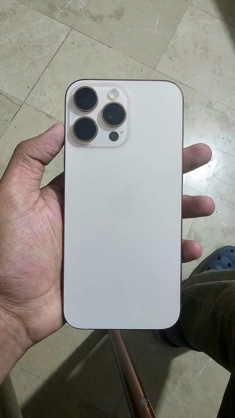 Apple iPhone 16 Pro Max 2