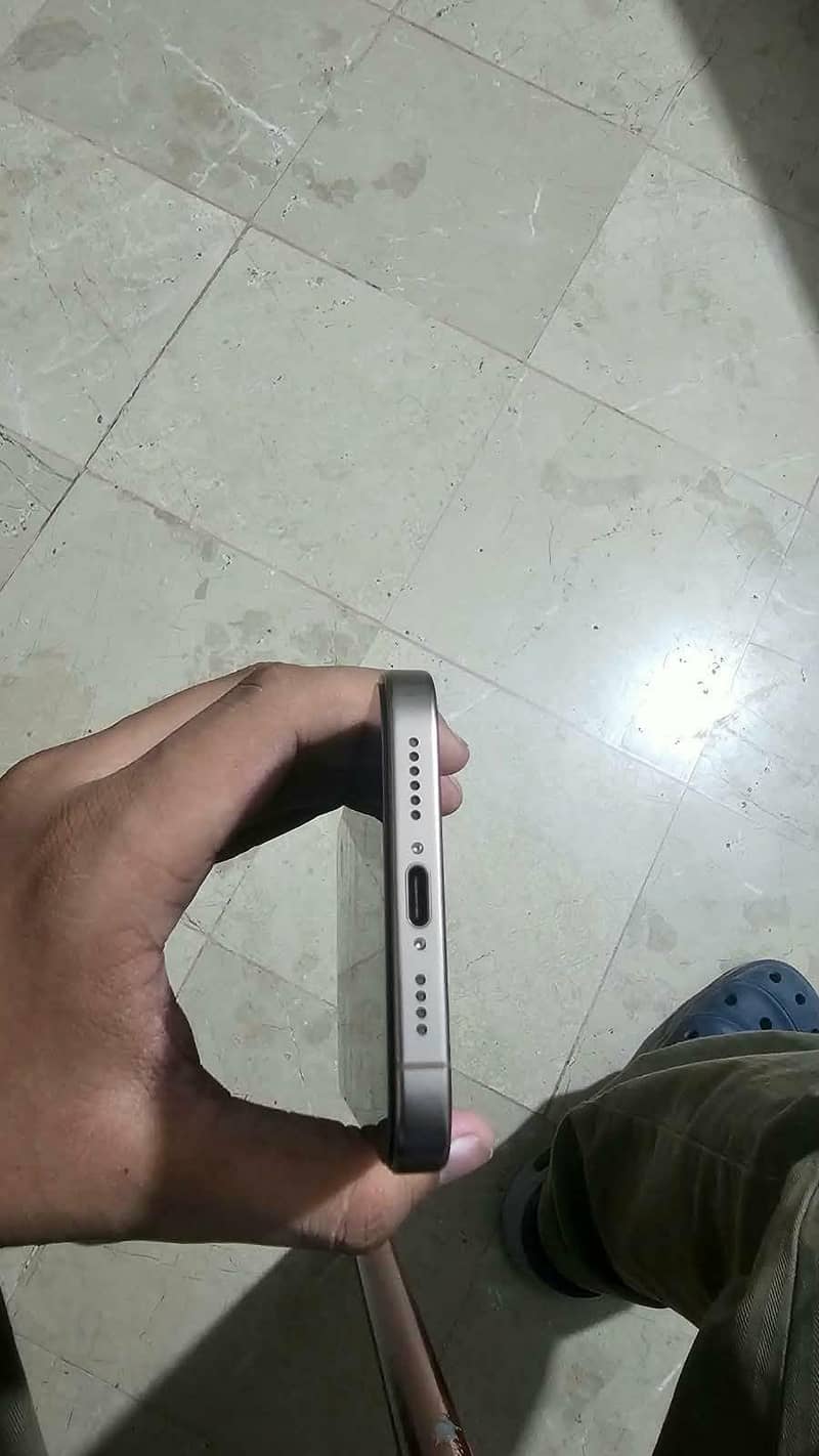 Apple iPhone 16 Pro Max 4
