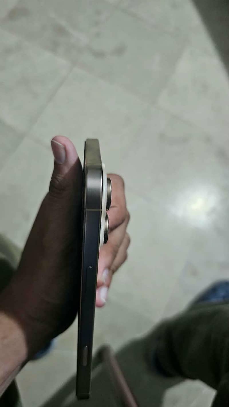 Apple iPhone 16 Pro Max 5