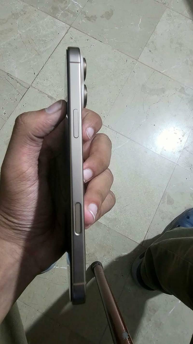 Apple iPhone 16 Pro Max 6