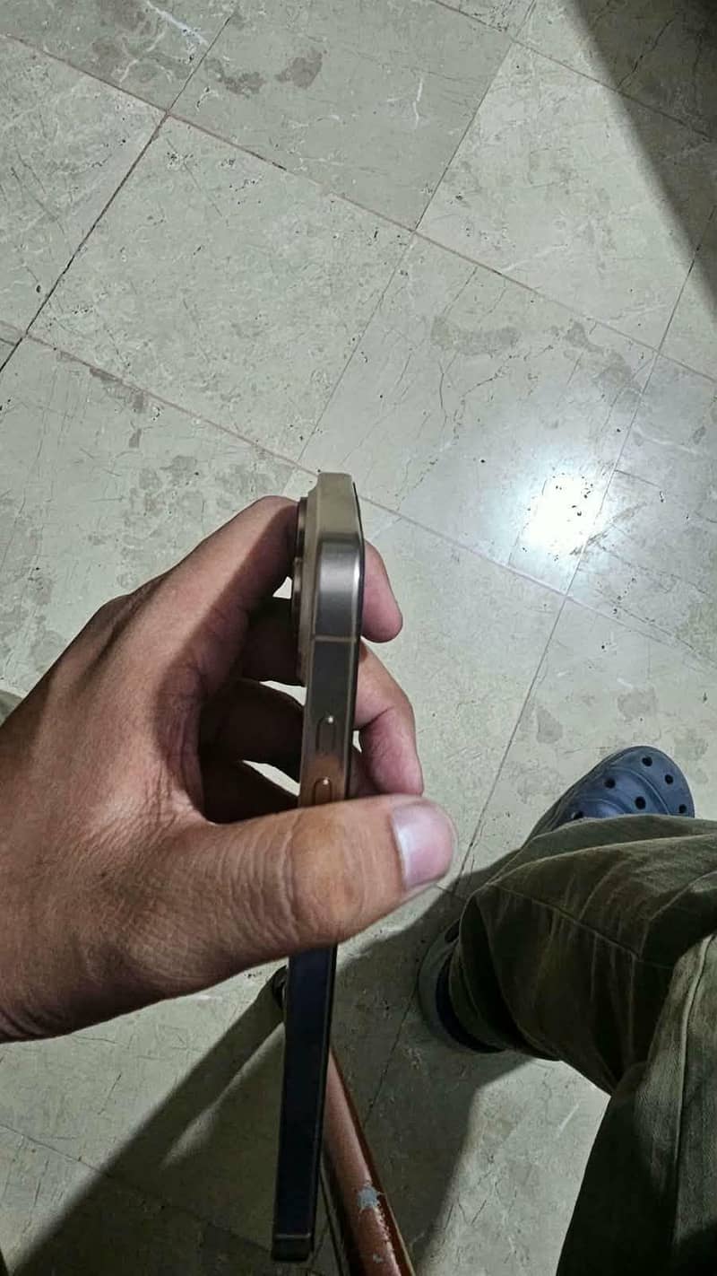 Apple iPhone 16 Pro Max 7