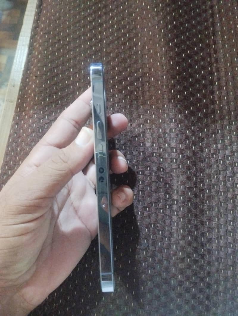 Apple iPhone 13 Pro 4