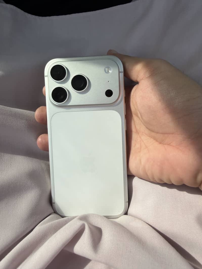 Apple iPhone 17 Pro 3