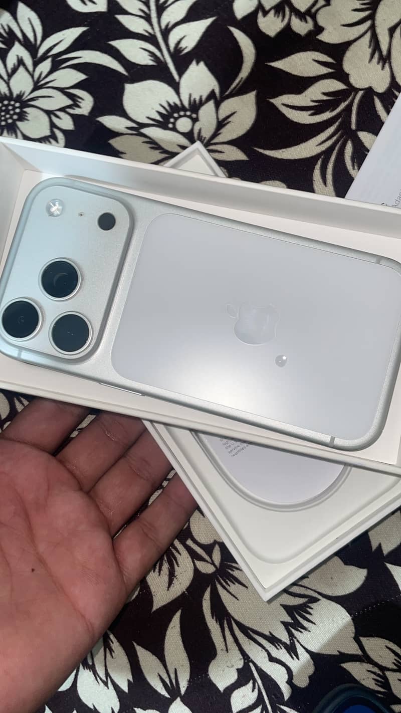 Apple iPhone 17 Pro 0