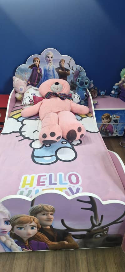 Frozen character bed and side table