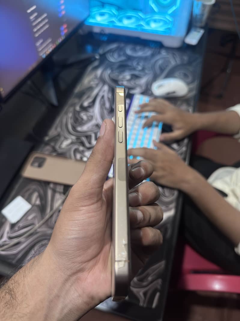 Iphone 16 pro max 4