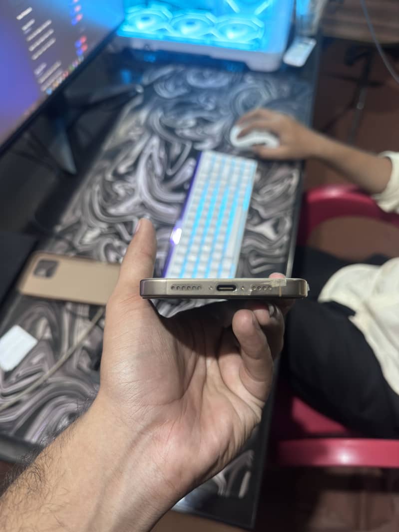 Iphone 16 pro max 5