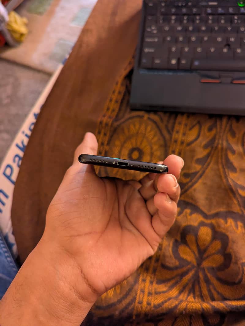 Apple iPhone 7 3