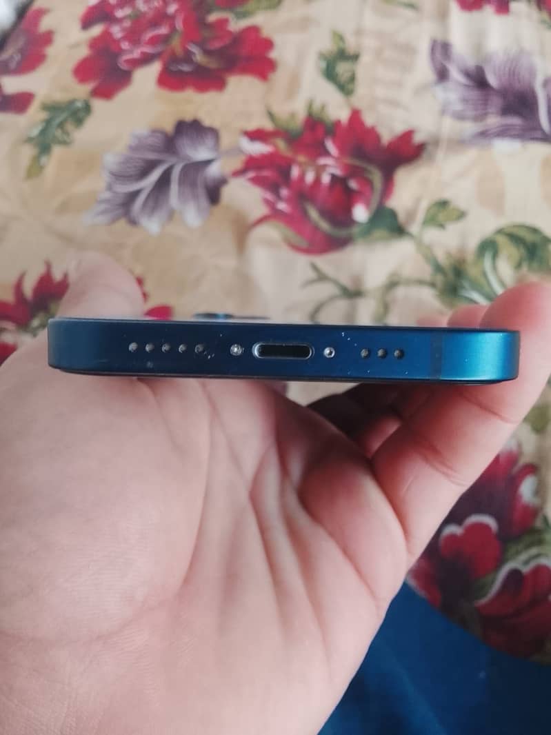 Apple iPhone 12 6