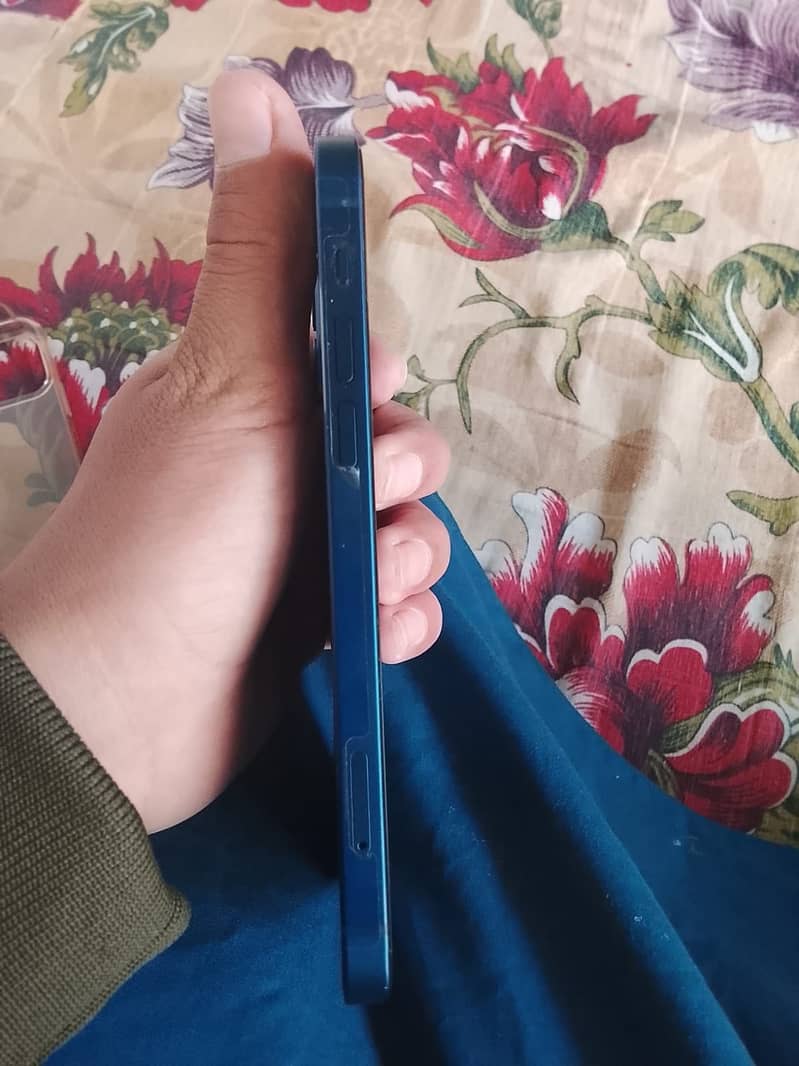 Apple iPhone 12 7