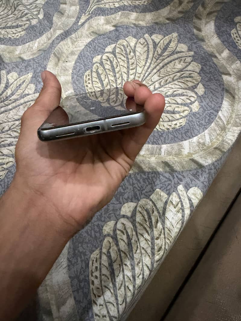 Google Pixel 8 4
