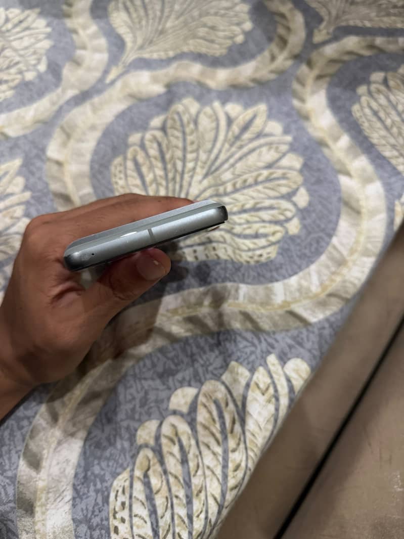 Google Pixel 8 6