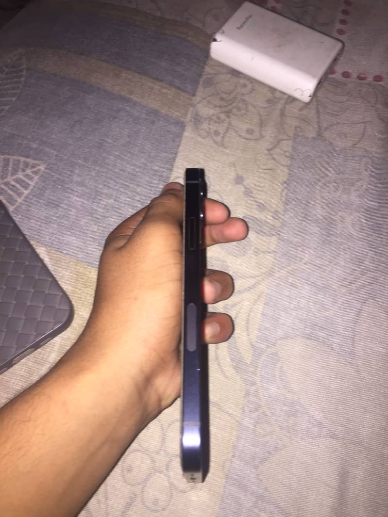 Apple iPhone 12 3