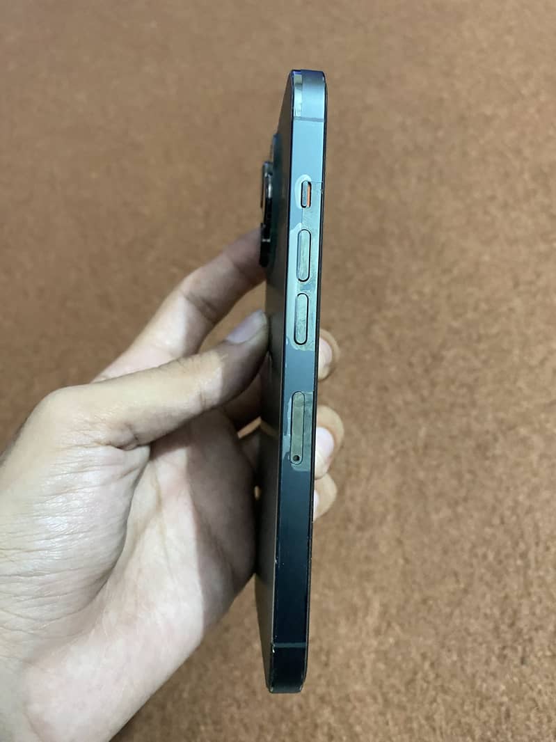 Apple iPhone 13 Pro 2