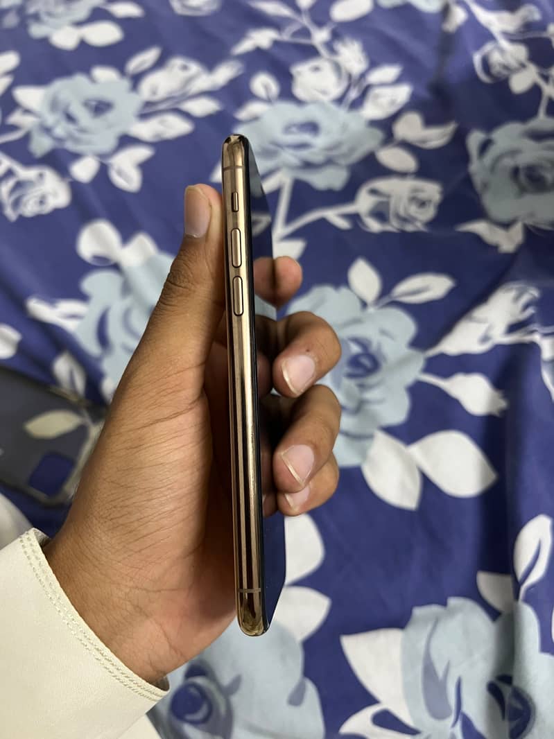 Apple iPhone 11 Pro 1
