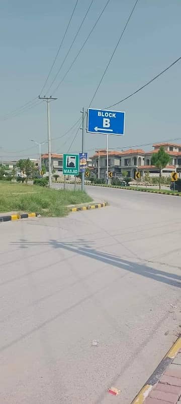 7 Marla Plot On E Block Major Road 1
