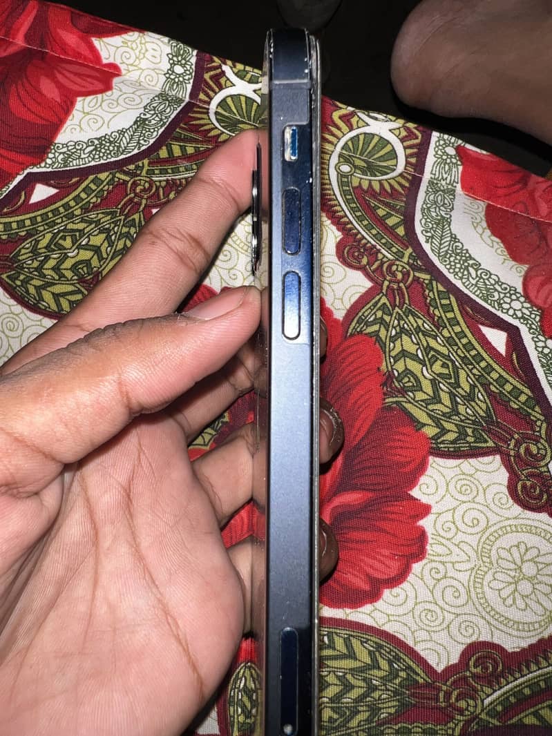 Apple iPhone 12 4