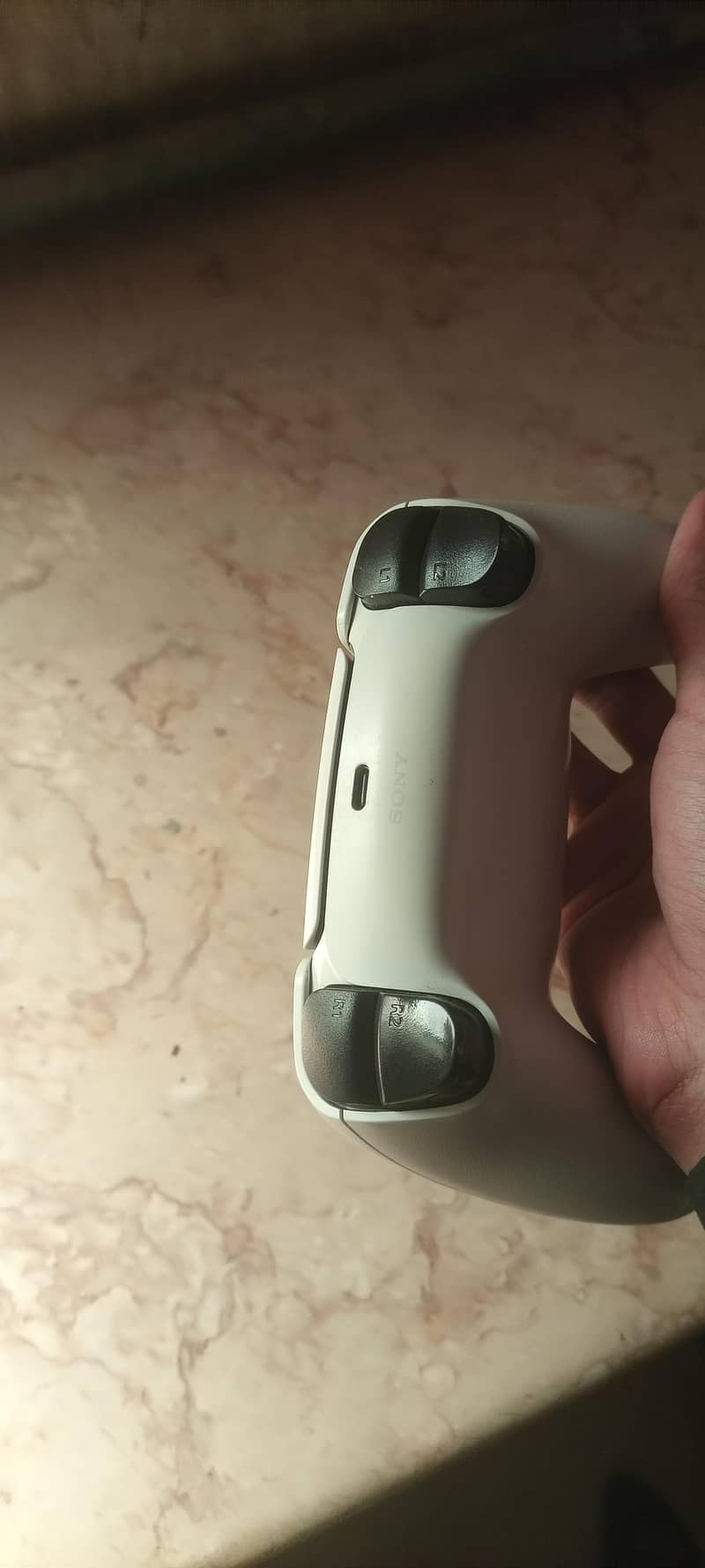 PS5 Controller 3