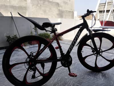 Black Royal Gear Cycle - Excellent Condition