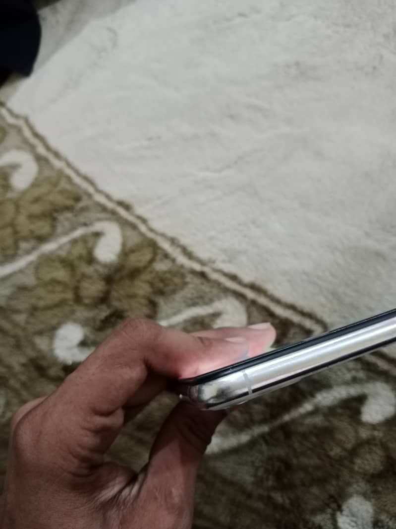 Apple iPhone 11 Pro Max 7