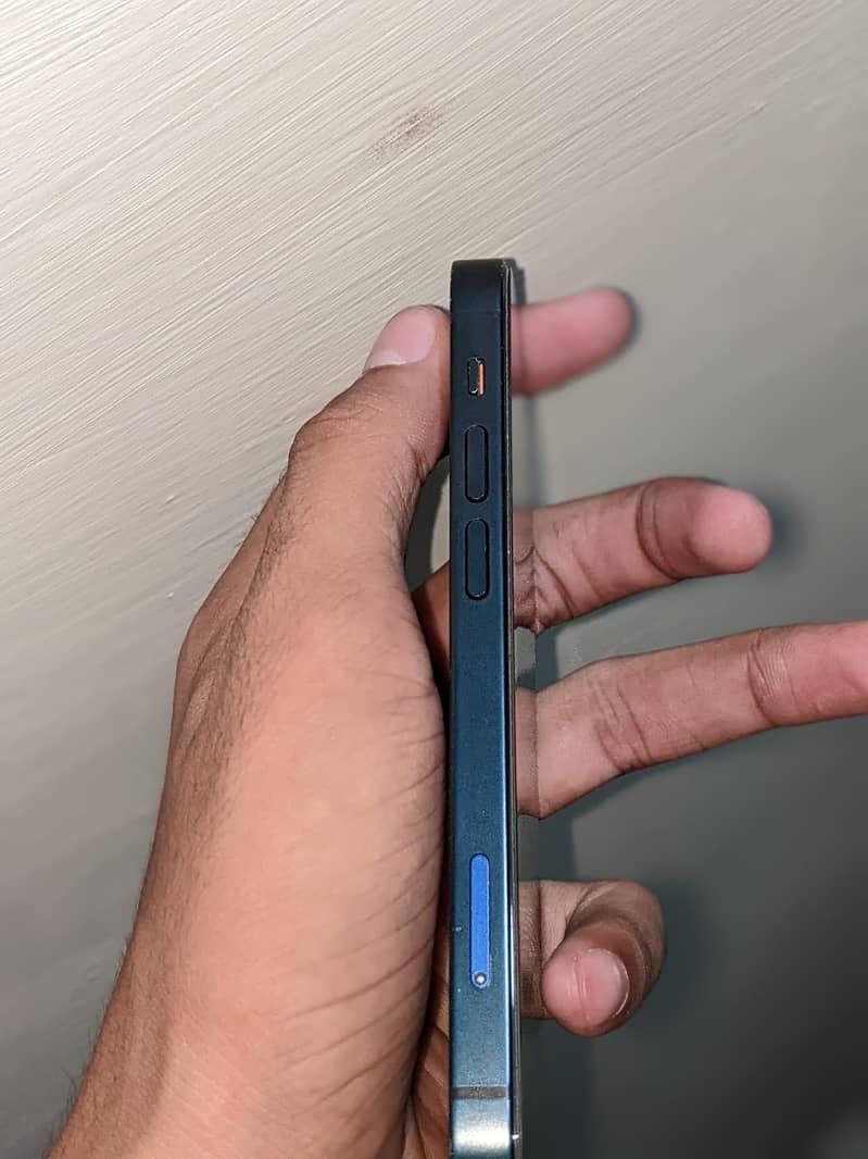 Apple iPhone 13 mini 4