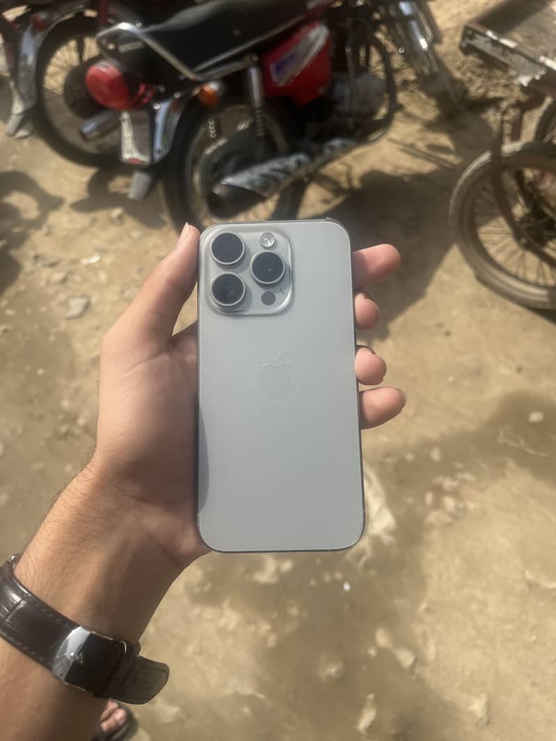 Apple iPhone 15 Pro 0