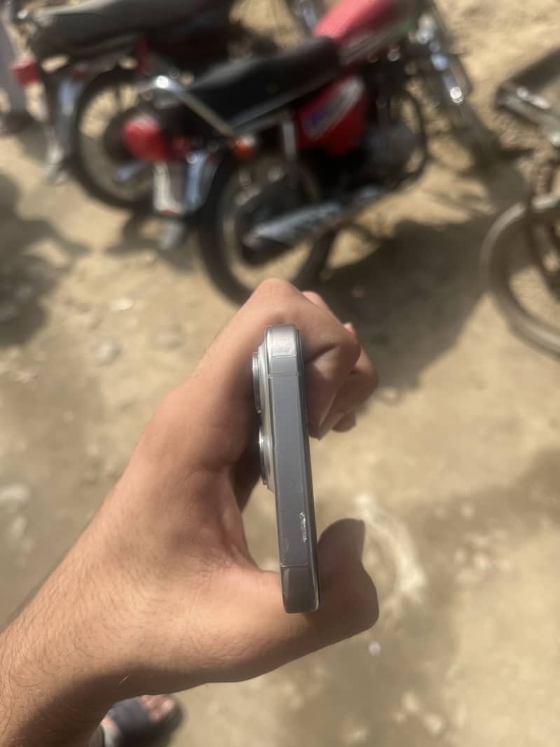 Apple iPhone 15 Pro 1