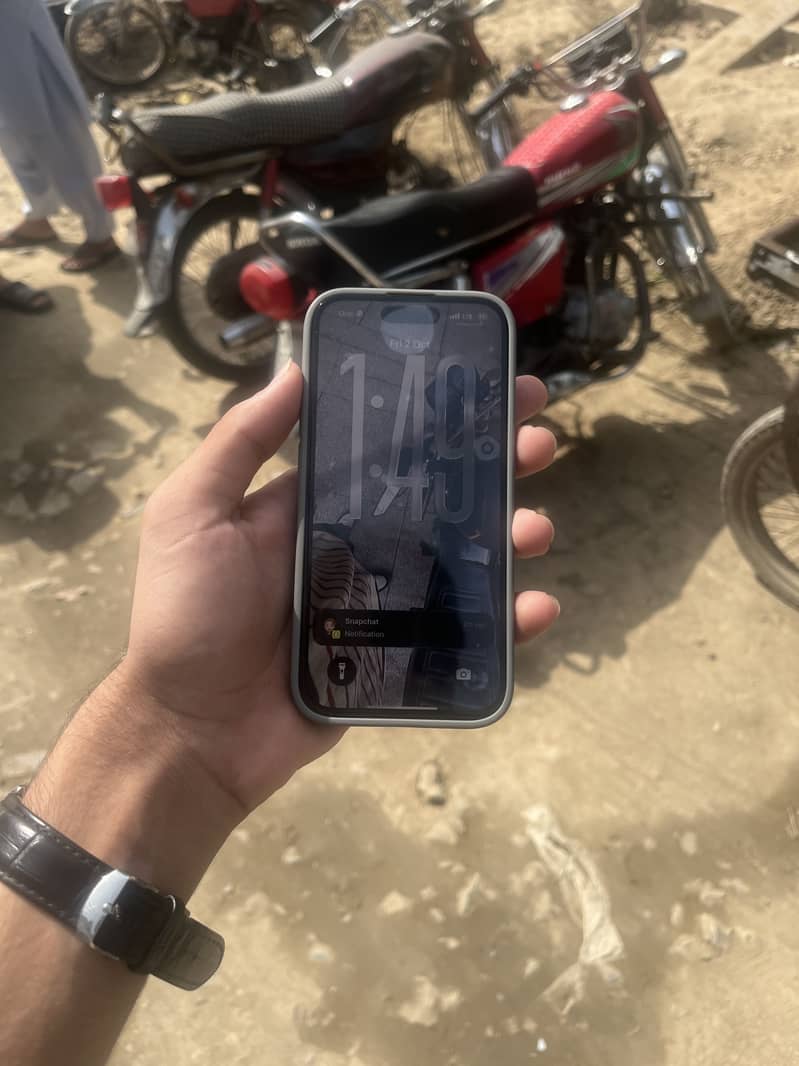 Apple iPhone 15 Pro 4
