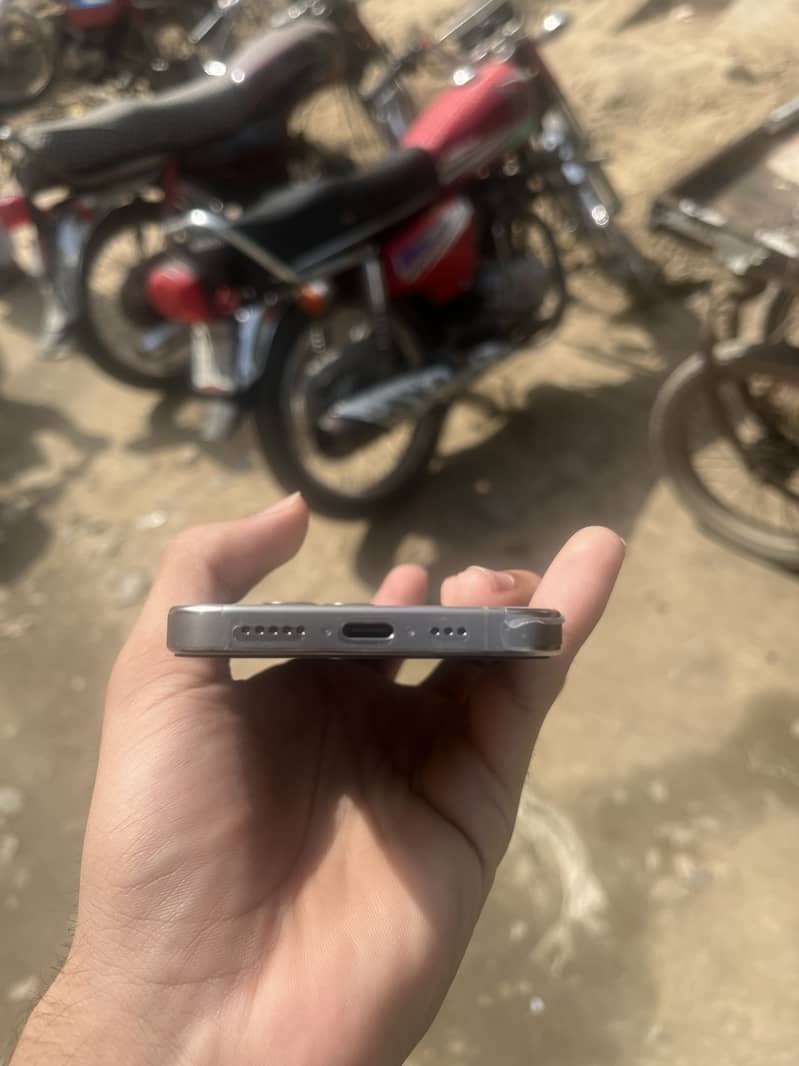 Apple iPhone 15 Pro 5