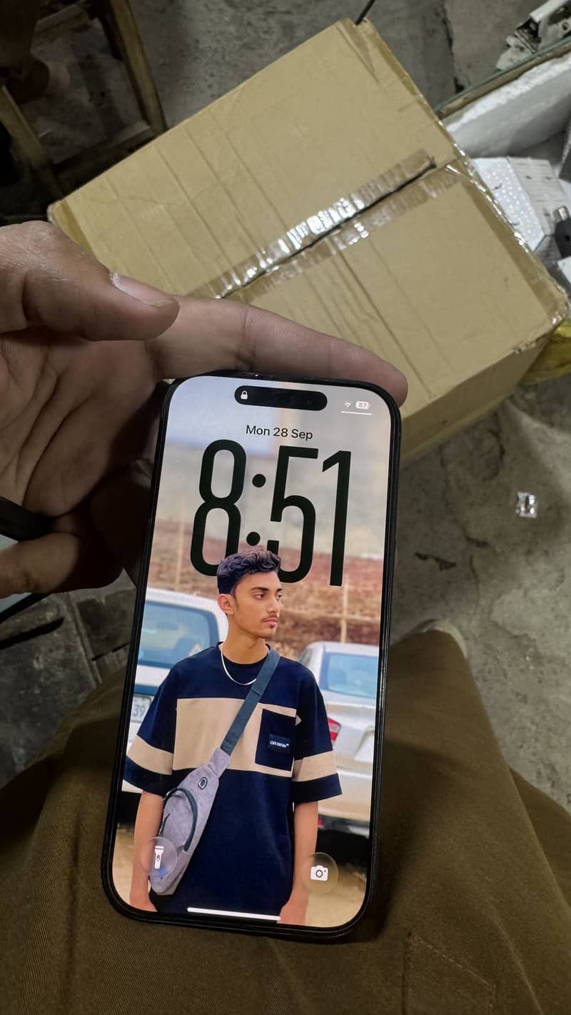 Apple iPhone 16 Pro 1