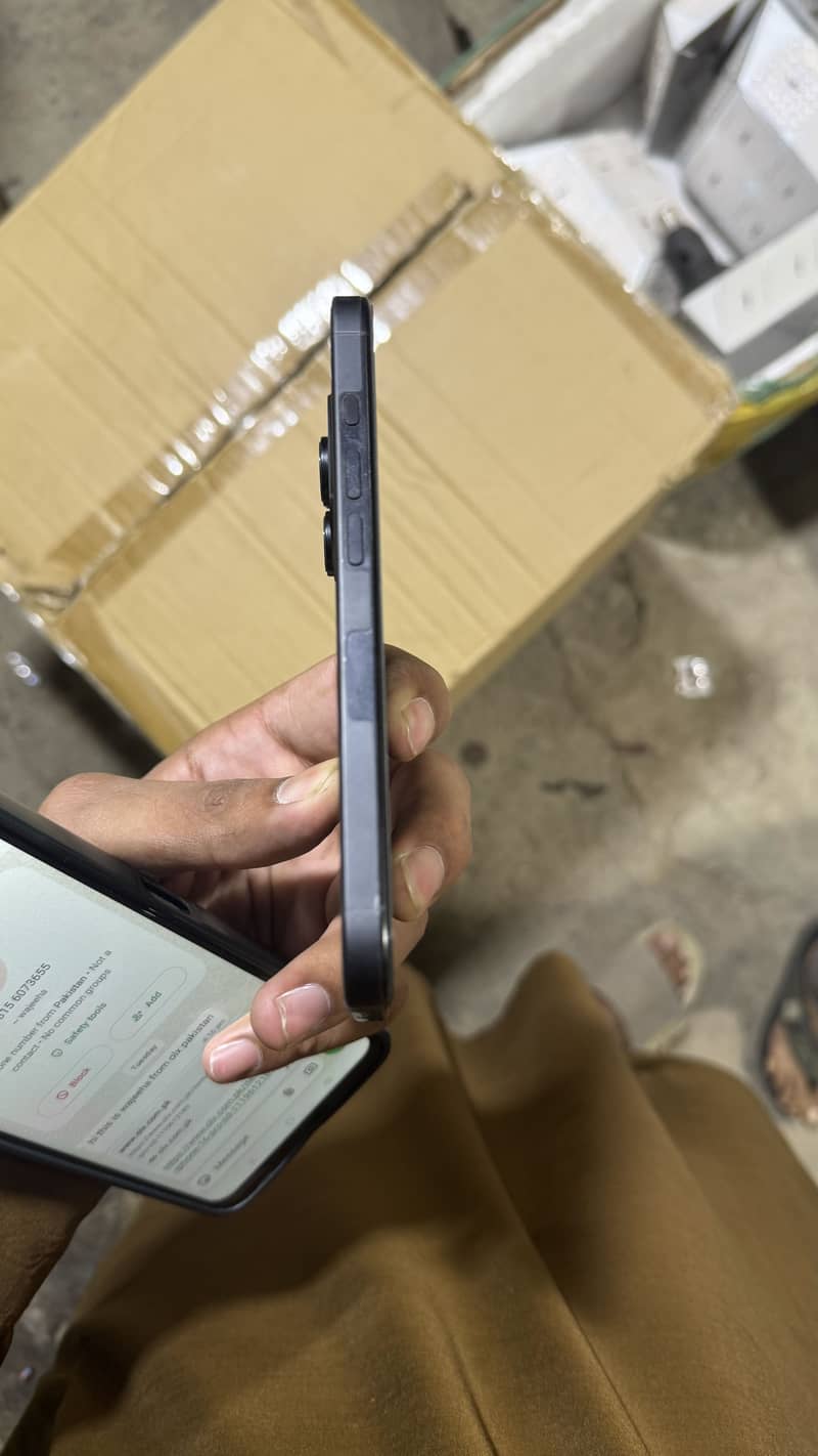 Apple iPhone 16 Pro 4