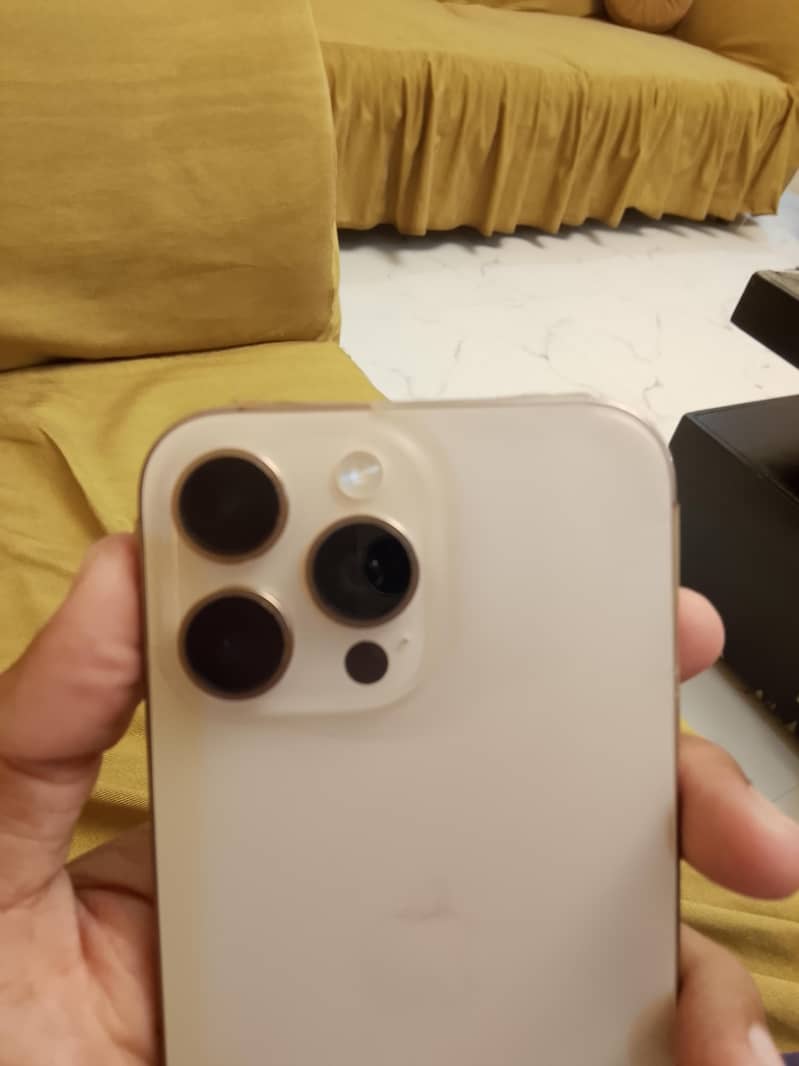 Apple iPhone 16 Pro Max 1