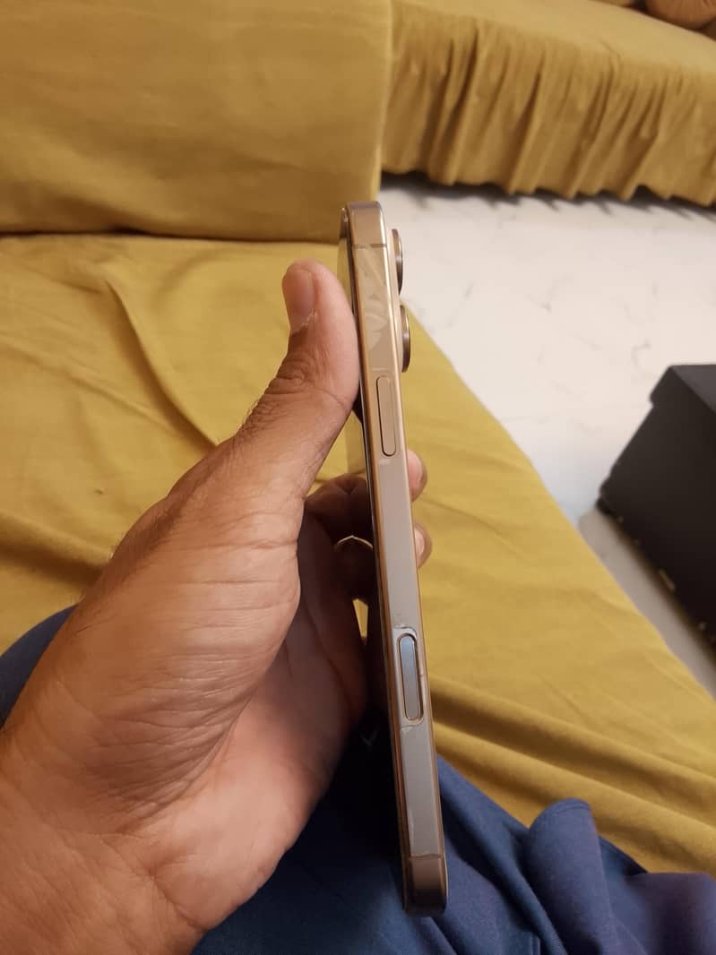 Apple iPhone 16 Pro Max 3