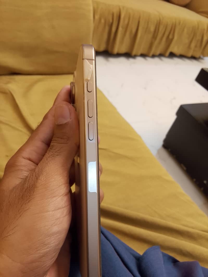 Apple iPhone 16 Pro Max 6