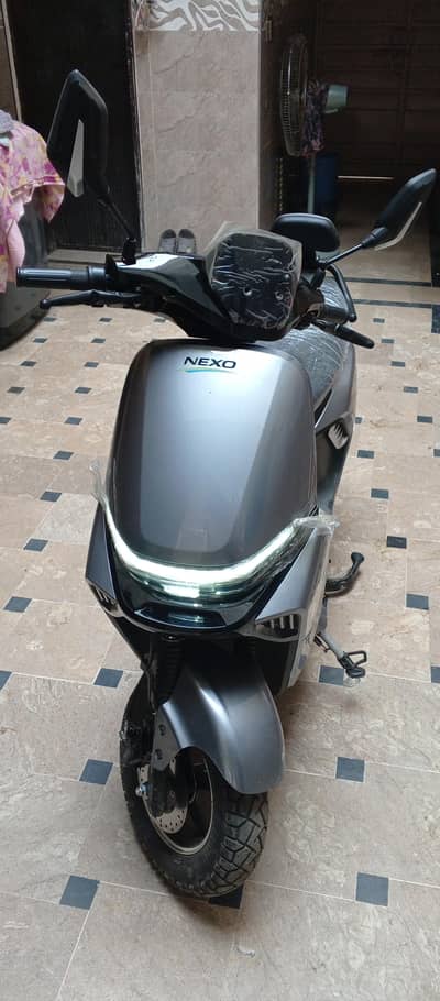 nexo gray Scooty