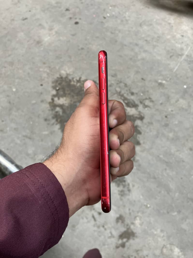 Apple iPhone 11 4
