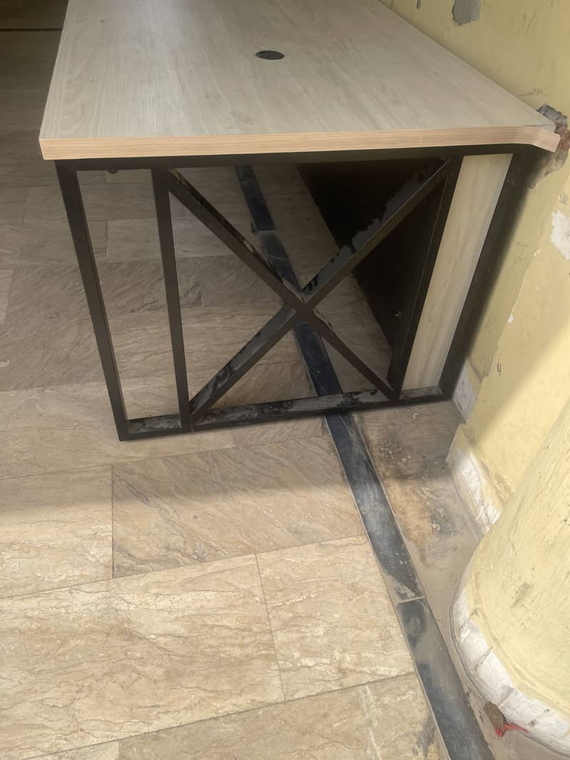 Executive Table, Office Table, slightly used, 9/10 condition 3