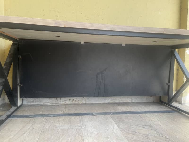 Executive Table, Office Table, slightly used, 9/10 condition 1