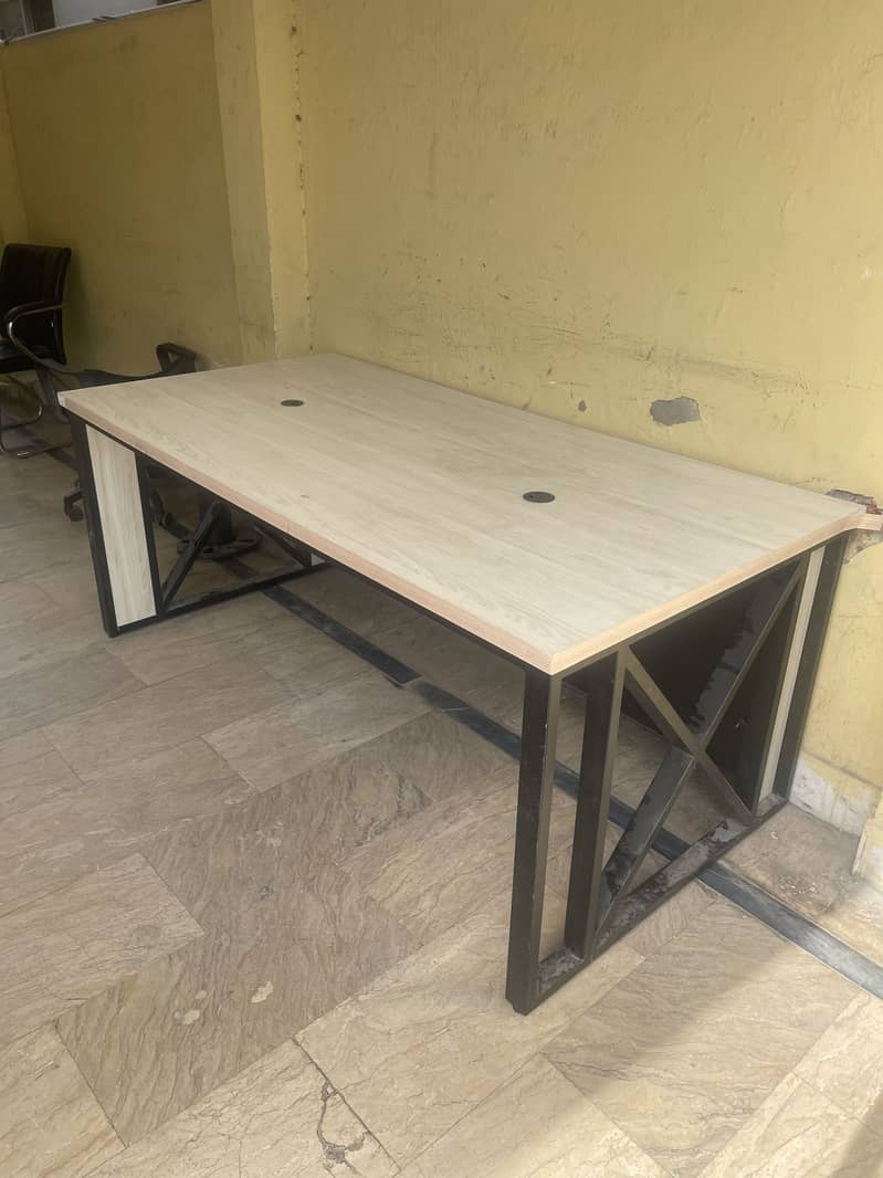 Executive Table, Office Table, slightly used, 9/10 condition 0
