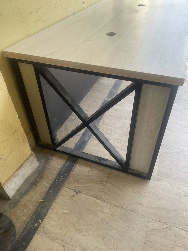 Executive Table, Office Table, slightly used, 9/10 condition 4