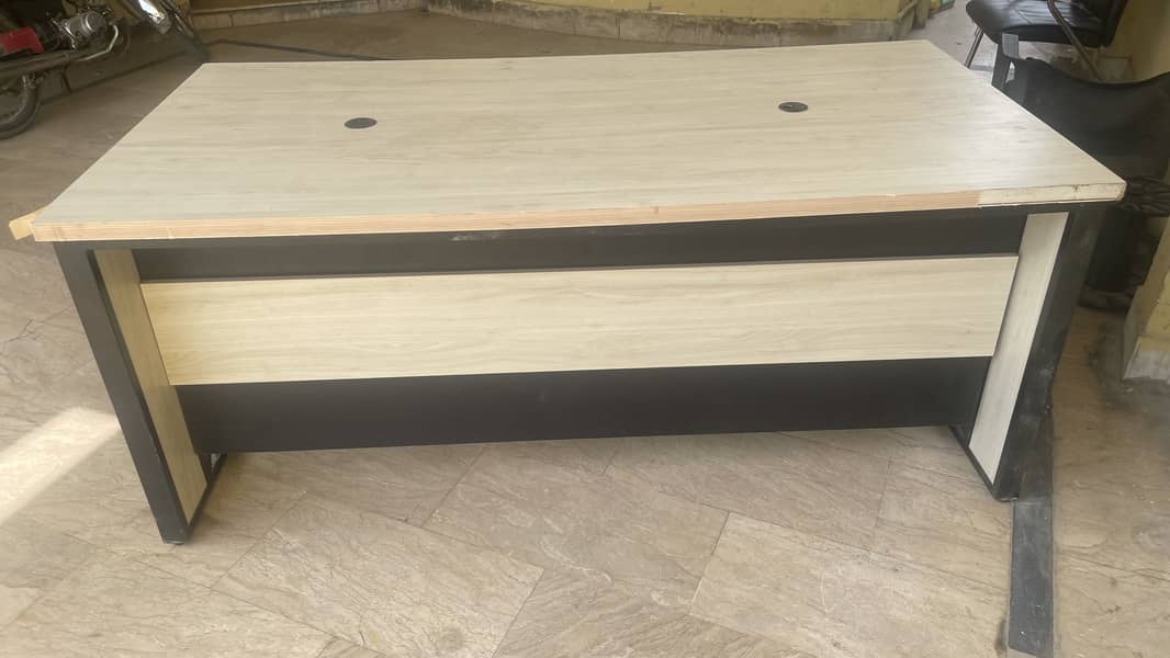Executive Table, Office Table, slightly used, 9/10 condition 6