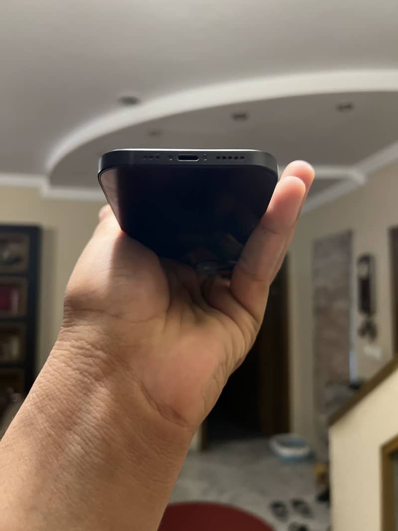 Apple iPhone 12 4