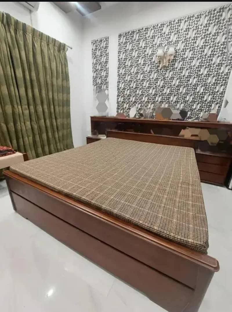 Solid Sheesham Wood Bed with side tables 0
