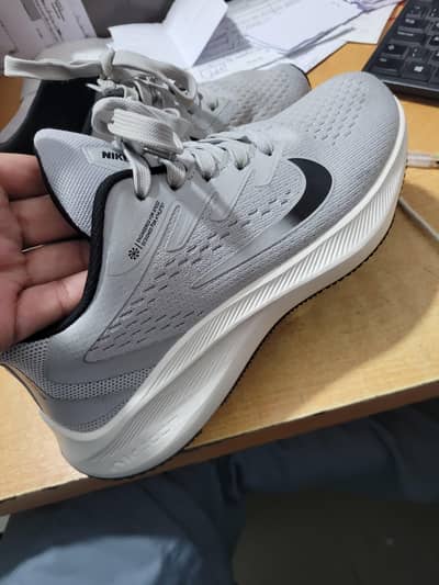 nike shoes 7.5 . . . . 8