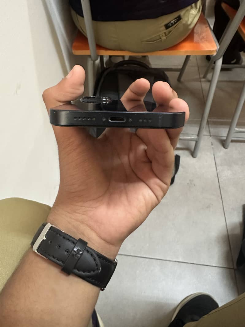 iPhone 14 3