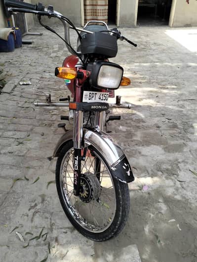 Sale my bike 18 model no any fault ksi ksam ka koi kam ni hone wala