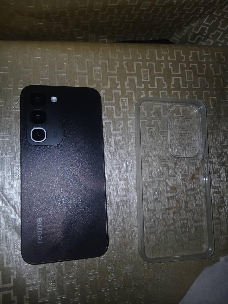 Realme c100 1
