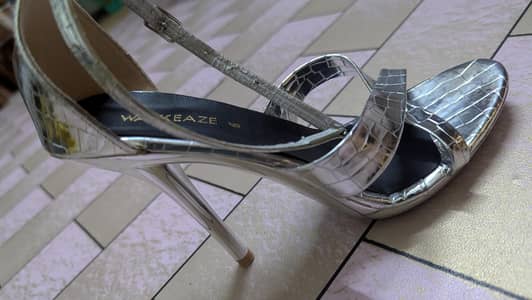 unwhere heels