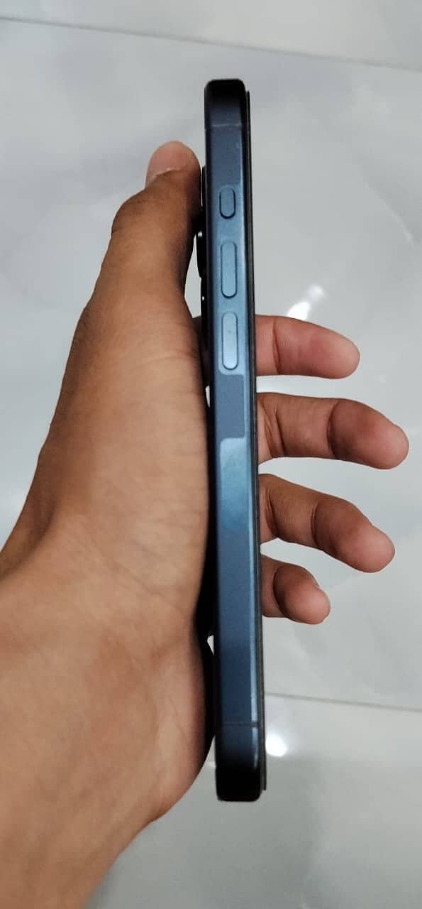 Apple iPhone 15 Pro 2